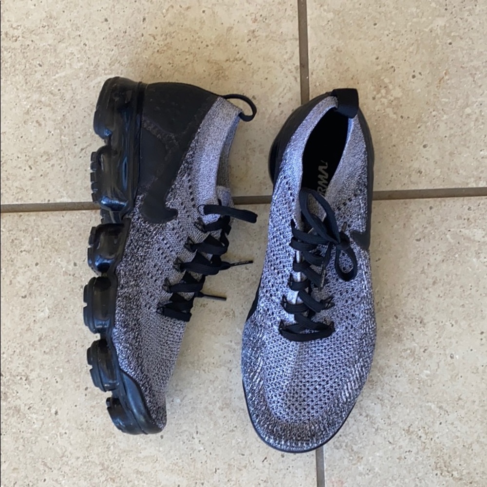 MENS NIKE SHOES, like new